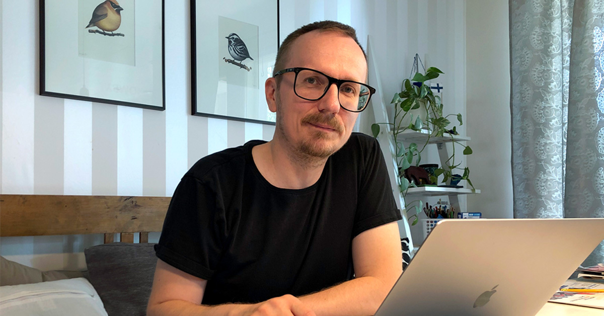 Lauri kotitoimistollaan l&auml;pp&auml;rin &auml;&auml;rell&auml;